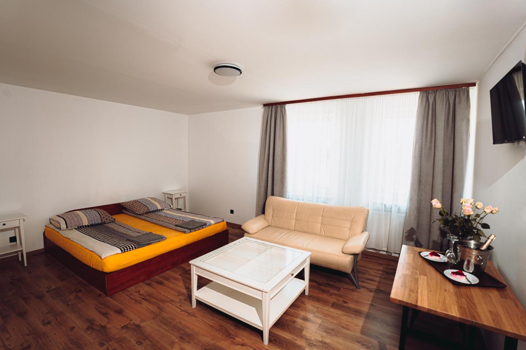 Kalwados Hotel Radzymin Ngoại thất bức ảnh